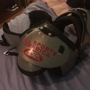 Shoulder pads with rib cage